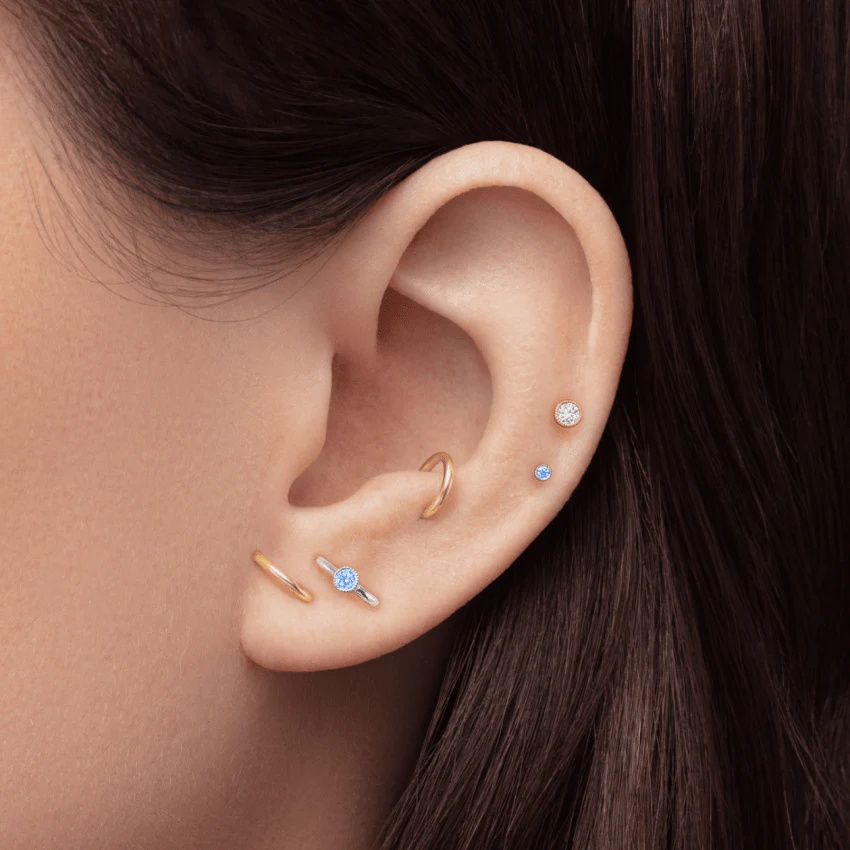Scallop Set Light Blue Diamond Threaded Stud Earring - Image 3